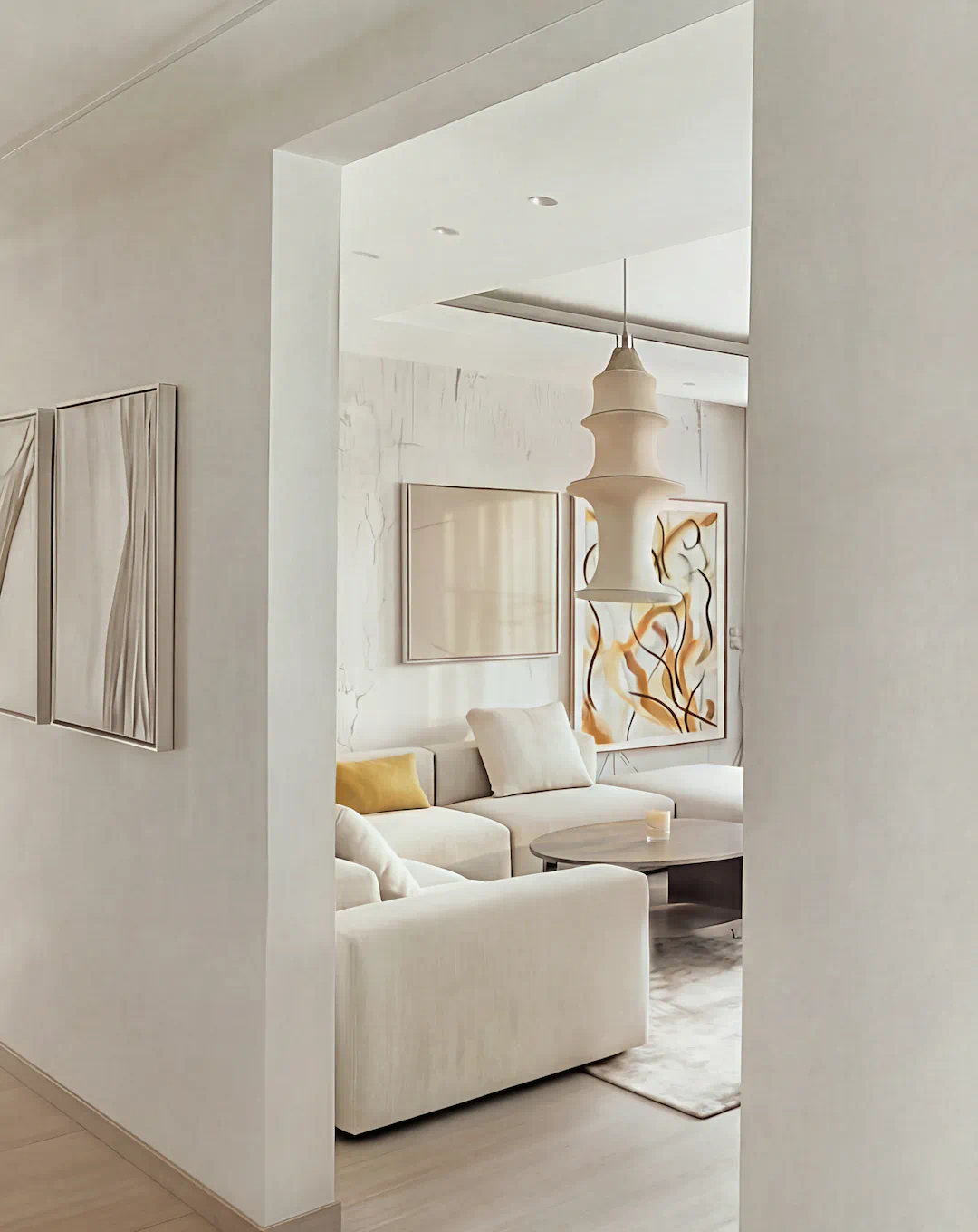 Návrh interiéru s umeleckými prvkami - Linea Design. Abstraktné diela boli vybrané tak, aby farebne splývali s priestorom (tón v tóne), čím sa stierajú hranice medzi stenou a obrazom.